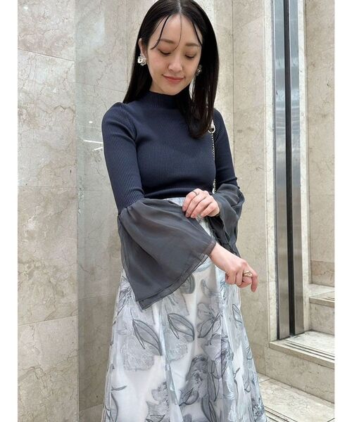 MERCURYDUO（マーキュリーデュオ）の「異素材フレアスリーブ切替ニット（ニット/セーター・レディース・オフホワイト/ブルー/チャコールグレー・FREE）」の22枚目の写真