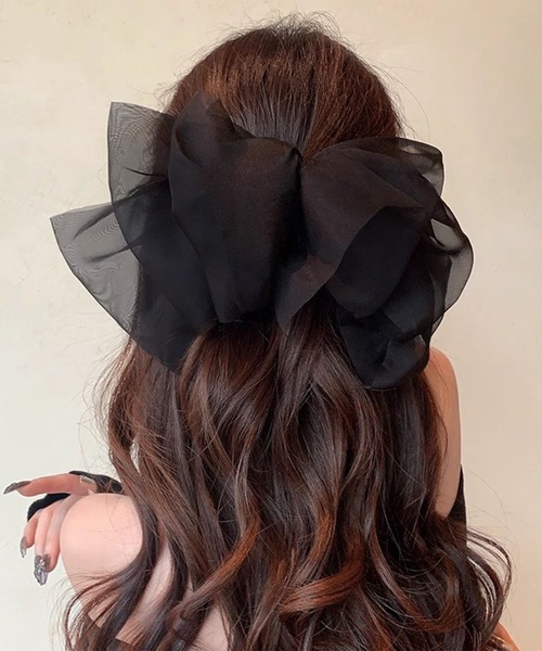 SHEPP（シープ）の「ビッグシフォンリボンヘアクリップ（バレッタ/ヘアクリップ・レディース・グレー/ブラック/アイボリー/ホワイト/ピンク・FREE）」の3枚目の写真