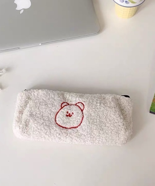 E&C closet…(イーアンドシークローゼット)の「ボアペンケース(ポーチ・レディース・オフホワイト/ホワイト系その他・FREE)」の2枚目の写真