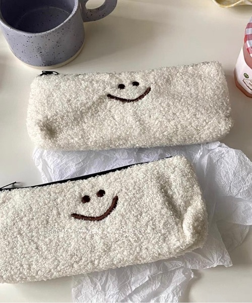 E&C closet…(イーアンドシークローゼット)の「ボアペンケース(ポーチ・レディース・オフホワイト/ホワイト系その他・FREE)」の5枚目の写真