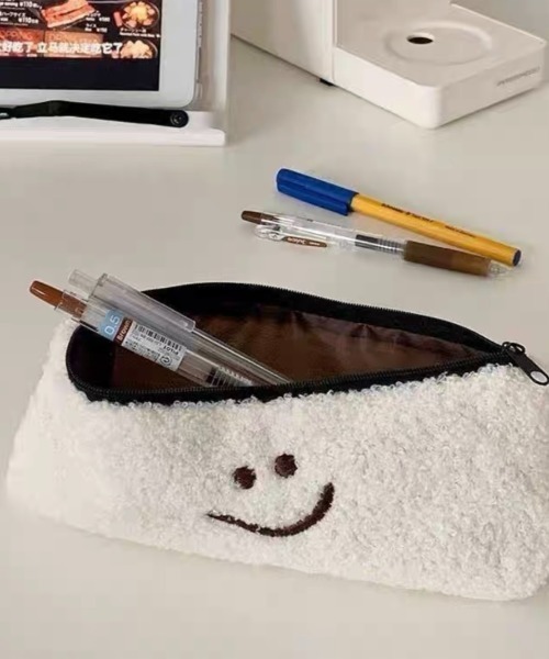 E&C closet…(イーアンドシークローゼット)の「ボアペンケース(ポーチ・レディース・オフホワイト/ホワイト系その他・FREE)」の7枚目の写真