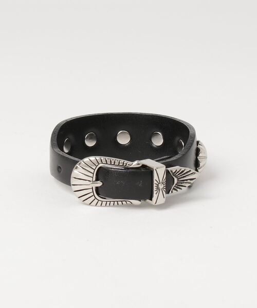 TOGA（トーガ）の「CONCHO LEATHER BANGLE（バングル/リスト