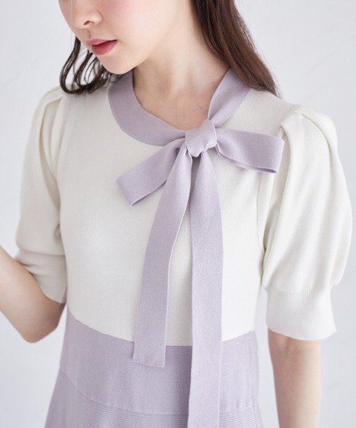 tocco closet(トッコ クローゼット)の「サイドボウタイリボン配色ニットワンピース(ワンピース・レディース・ラベンダー/ネイビー・M)」の5枚目の写真