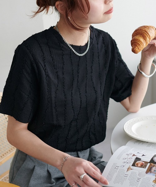 DISCOAT(ディスコート)の「【WEB限定】ジャガード半袖T(Tシャツ/カットソー・レディース・アイボリー/ブラック/グリーン系その他2/ホワイト・MEDIUM)」の3枚目の写真