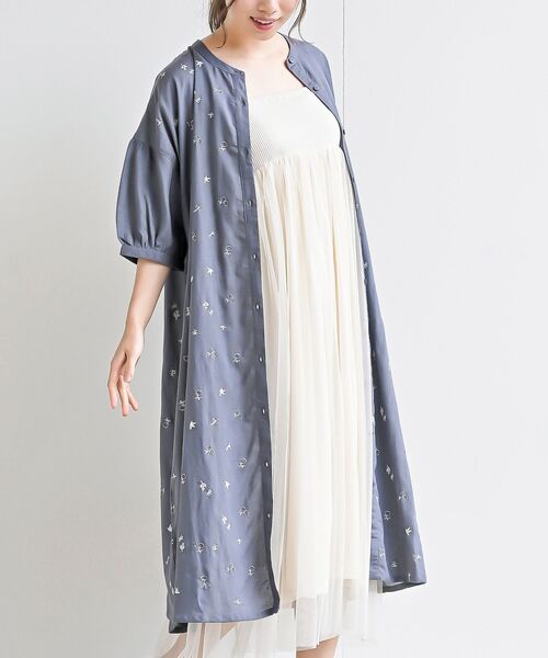 rps（アールピーエス）の「総刺繍５分袖シャツワンピース（シャツワンピース・レディース・チャコールグレー/ブルー/グレイッシュベージュ・フリー）」の3枚目の写真