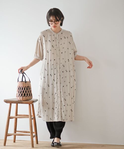 rps（アールピーエス）の「総刺繍５分袖シャツワンピース（シャツワンピース・レディース・チャコールグレー/ブルー/グレイッシュベージュ・フリー）」の12枚目の写真