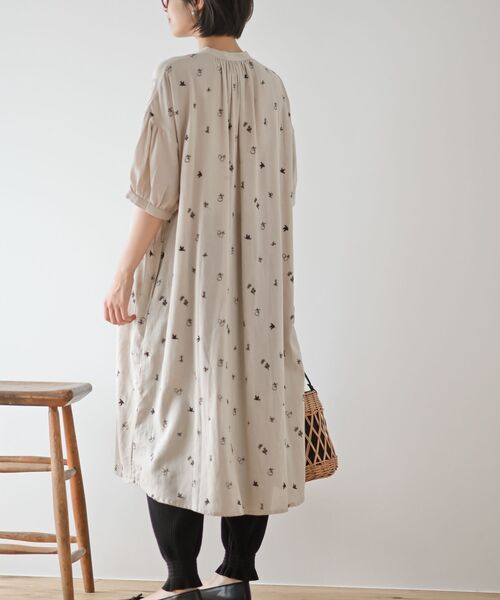rps（アールピーエス）の「総刺繍５分袖シャツワンピース（シャツワンピース・レディース・チャコールグレー/ブルー/グレイッシュベージュ・フリー）」の10枚目の写真