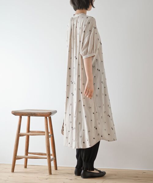 rps（アールピーエス）の「総刺繍５分袖シャツワンピース（シャツワンピース・レディース・チャコールグレー/ブルー/グレイッシュベージュ・フリー）」の9枚目の写真