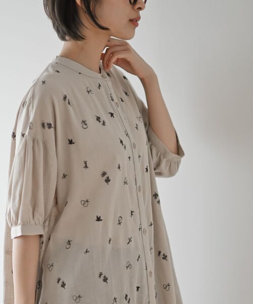 rps（アールピーエス）の「総刺繍５分袖シャツワンピース（シャツワンピース・レディース・チャコールグレー/ブルー/グレイッシュベージュ・フリー）」の7枚目の写真