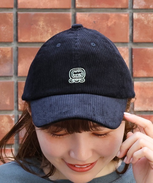 チチカカ（チチカカ）の「マヤ文字刺繍コーデュロイキャップ（キャップ・レディース・カーキ/ブラウン/ブラック・FREE）」の2枚目の写真