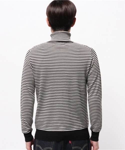 URBAN RESEARCH(アーバンリサーチ)の「UR イタリアンウール タートルネック(ニット/セーター・メンズ・レッド/ネイビー/その他1/ホワイト/ブラック/グレー・MEDIUM/LARGE/SMALL)」の9枚目の写真