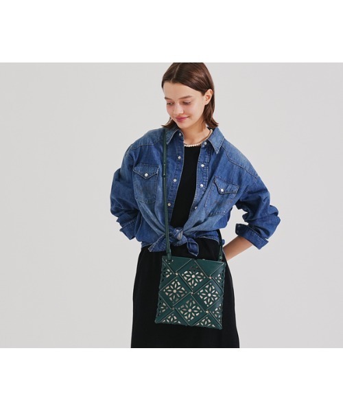 genten(ゲンテン)の「サスカットバスケット 巾着(ショルダーバッグ・レディース・ライトブラウン/ブラウン/ホワイト/グリーン・FREE)」の4枚目の写真