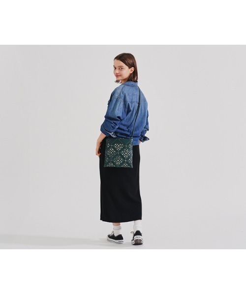 genten(ゲンテン)の「サスカットバスケット 巾着(ショルダーバッグ・レディース・ライトブラウン/ブラウン/ホワイト/グリーン・FREE)」の12枚目の写真