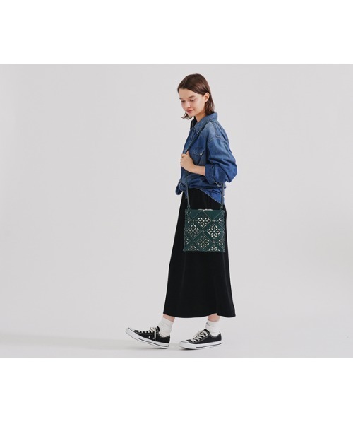 genten(ゲンテン)の「サスカットバスケット 巾着(ショルダーバッグ・レディース・ライトブラウン/ブラウン/ホワイト/グリーン・FREE)」の10枚目の写真