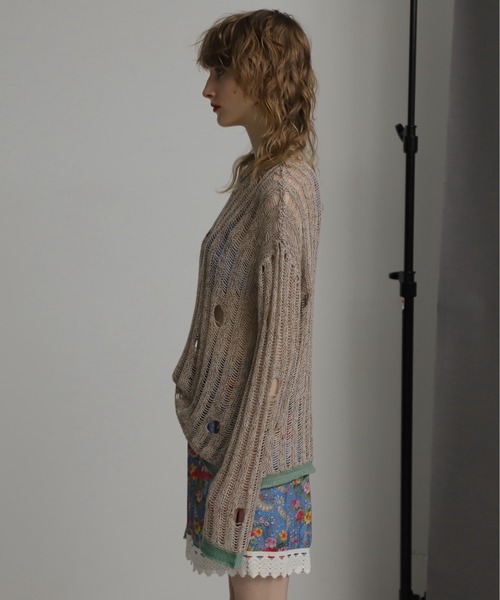 CREOLME(クレオルム)の「(CREOLME)ダメージシアーニット(ニット/セーター・レディース・ベージュ/ネイビー・FREE)」の7枚目の写真