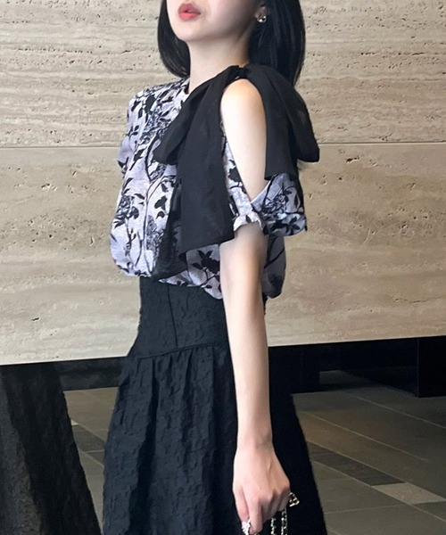 ROYAL PARTY（ロイヤルパーティー）の「オリジナル花柄パフスリーブブラウス（シャツ/ブラウス・レディース・ブラック/ベージュ・FREE）」の8枚目の写真