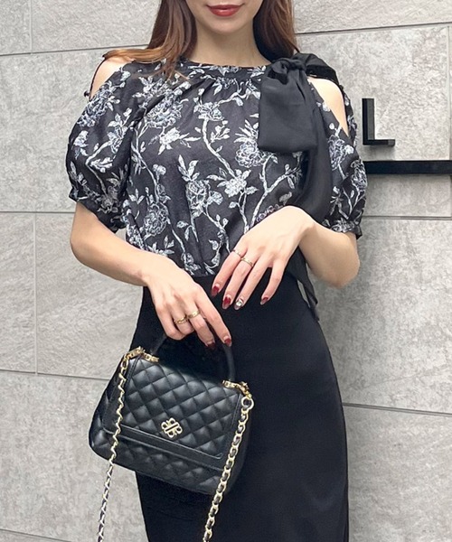 ROYAL PARTY（ロイヤルパーティー）の「オリジナル花柄パフスリーブブラウス（シャツ/ブラウス・レディース・ブラック/ベージュ・FREE）」の3枚目の写真