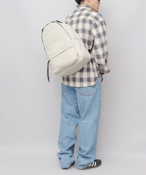 UNIVERSAL OVERALL（ユニバーサルオーバーオール）の「撥水 ソフトポリエステル 2WAY ワンショルダー スリング リュックサック（バックパック/リュック・メンズ・グレイッシュベージュ/ブラック・FREE）」の11枚目の写真