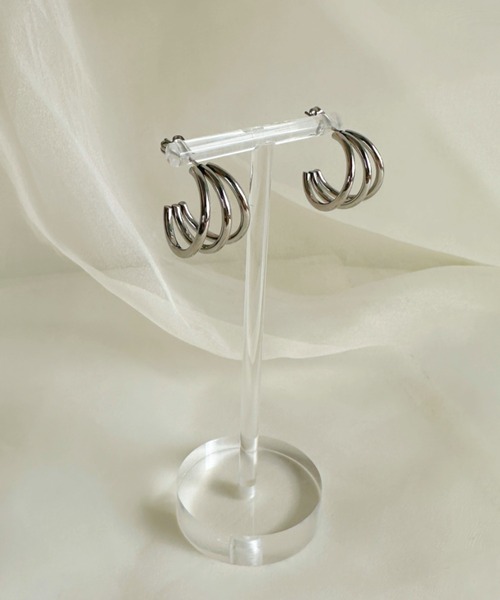 sowang(ソワン)の「【ステンレス】3連フープピアス-3line hoop pierce/stainless-(ピアス(両耳用)・レディース・ゴールド/シルバー・FREE)」の4枚目の写真