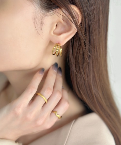 sowang(ソワン)の「【ステンレス】3連フープピアス-3line hoop pierce/stainless-(ピアス(両耳用)・レディース・ゴールド/シルバー・FREE)」の7枚目の写真