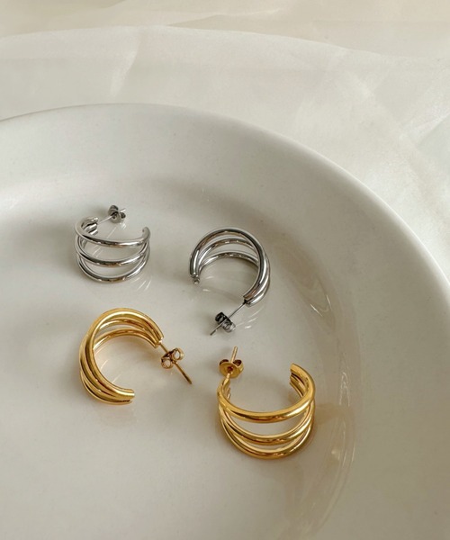 sowang(ソワン)の「【ステンレス】3連フープピアス-3line hoop pierce/stainless-(ピアス(両耳用)・レディース・ゴールド/シルバー・FREE)」の5枚目の写真