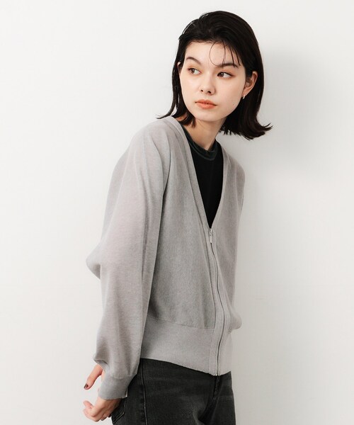 OPAQUE.CLIP（オペークドットクリップ）の「◆UV VネックZIPドルマンニットカーディガン【洗濯機洗い可/抗ピル】（カーディガン/ボレロ・レディース・グレー/ブルー系その他/ブラック/ライトベージュ・38/42/40）」の2枚目の写真
