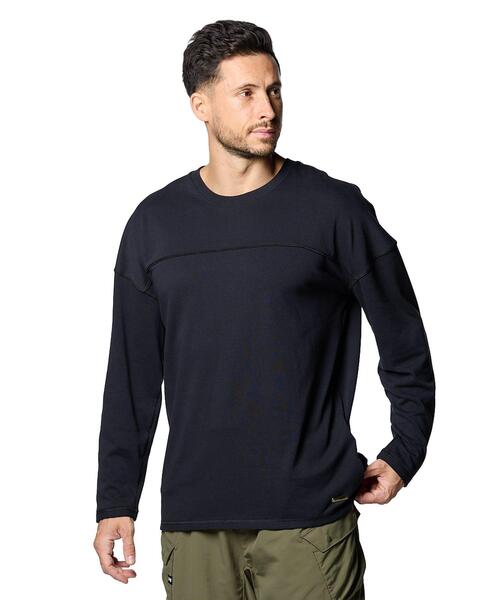 UNDER ARMOUR(アンダーアーマー)の「UAヘビーウエイト インサイドアウト ロングスリーブ Tシャツ(トレーニング/メンズ)(Tシャツ/カットソー・メンズ・ブラック・L/XL/S/M/2XL)」の1枚目の写真