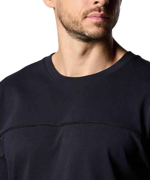 UNDER ARMOUR(アンダーアーマー)の「UAヘビーウエイト インサイドアウト ロングスリーブ Tシャツ(トレーニング/メンズ)(Tシャツ/カットソー・メンズ・ブラック・L/XL/S/M/2XL)」の4枚目の写真