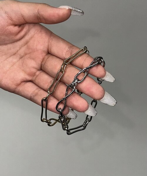 WHO'S WHO gallery（フーズフーギャラリー）の「ニュアンスチェーンブレス（ブレスレット・レディース・ゴールド/シルバー・FREE）」の2枚目の写真