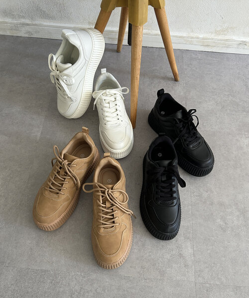 Thevon（ゼボン）の「ボリュームソールコートスニーカー（スニーカー・レディース・キャメル/ブラック/オフホワイト・L/M）」の3枚目の写真