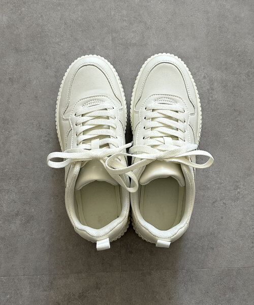 Thevon（ゼボン）の「ボリュームソールコートスニーカー（スニーカー・レディース・キャメル/ブラック/オフホワイト・L/M）」の8枚目の写真