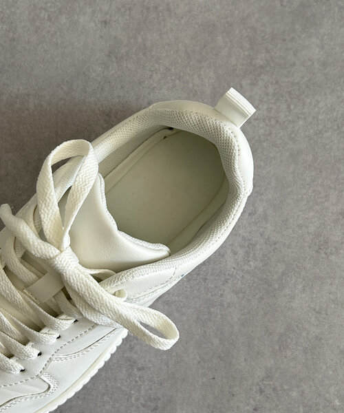 Thevon（ゼボン）の「ボリュームソールコートスニーカー（スニーカー・レディース・キャメル/ブラック/オフホワイト・L/M）」の12枚目の写真