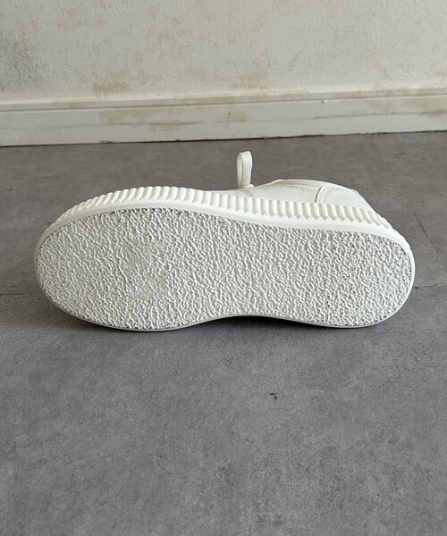 Thevon（ゼボン）の「ボリュームソールコートスニーカー（スニーカー・レディース・キャメル/ブラック/オフホワイト・L/M）」の13枚目の写真