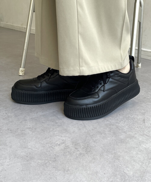 Thevon（ゼボン）の「ボリュームソールコートスニーカー（スニーカー・レディース・キャメル/ブラック/オフホワイト・L/M）」の14枚目の写真