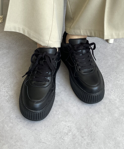 Thevon（ゼボン）の「ボリュームソールコートスニーカー（スニーカー・レディース・キャメル/ブラック/オフホワイト・L/M）」の15枚目の写真