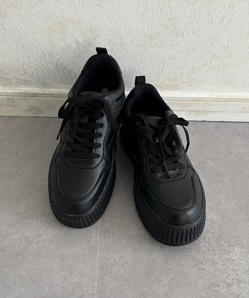 Thevon（ゼボン）の「ボリュームソールコートスニーカー（スニーカー・レディース・キャメル/ブラック/オフホワイト・L/M）」の17枚目の写真