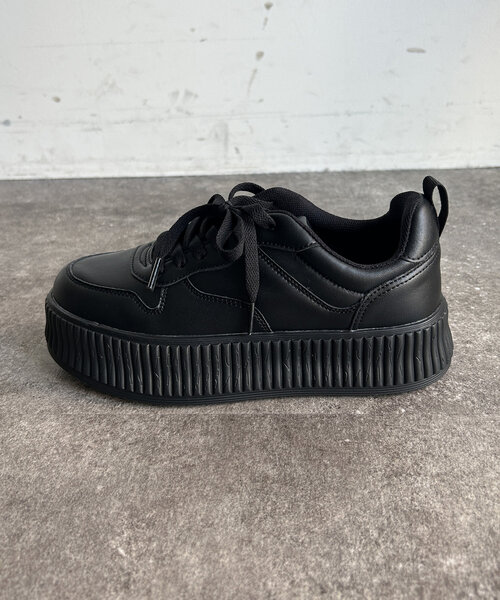 Thevon（ゼボン）の「ボリュームソールコートスニーカー（スニーカー・レディース・キャメル/ブラック/オフホワイト・L/M）」の19枚目の写真