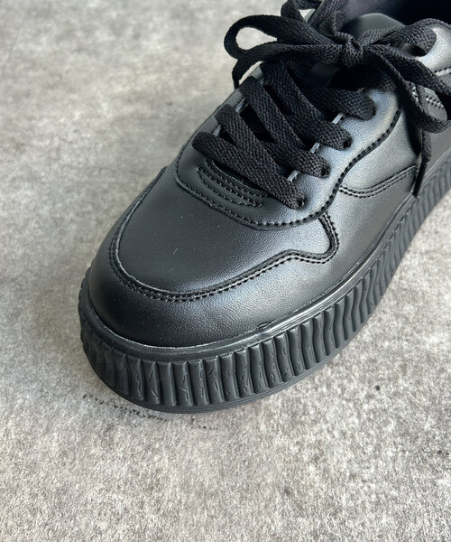 Thevon（ゼボン）の「ボリュームソールコートスニーカー（スニーカー・レディース・キャメル/ブラック/オフホワイト・L/M）」の20枚目の写真