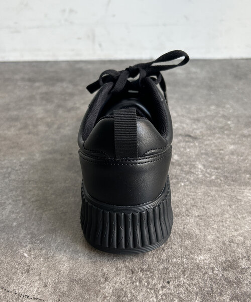 Thevon（ゼボン）の「ボリュームソールコートスニーカー（スニーカー・レディース・キャメル/ブラック/オフホワイト・L/M）」の21枚目の写真