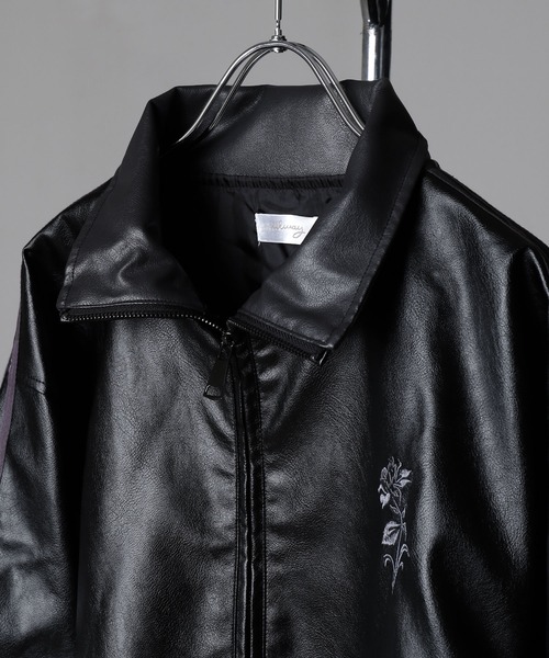 NILWAY（ニルウェイ）の「薔薇 刺繍 ライン フェイク レザージャケット（ブルゾン・メンズ・グレー系/ブラック系・MEDIUM/LARGE）」の4枚目の写真