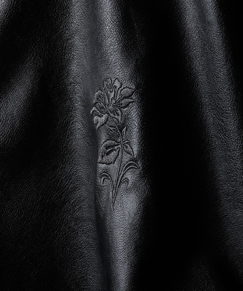 NILWAY（ニルウェイ）の「薔薇 刺繍 ライン フェイク レザージャケット（ブルゾン・メンズ・グレー系/ブラック系・MEDIUM/LARGE）」の5枚目の写真