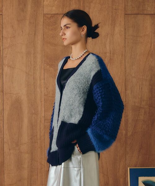 Editt by YECCA VECCA（エディットバイイェッカヴェッカ）の「ブロッキングMIX編みカーディガン（カーディガン/ボレロ・レディース・グレー/ブルー・FREE）」の5枚目の写真