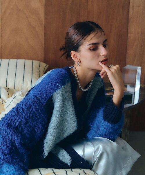 Editt by YECCA VECCA（エディットバイイェッカヴェッカ）の「ブロッキングMIX編みカーディガン（カーディガン/ボレロ・レディース・グレー/ブルー・FREE）」の9枚目の写真