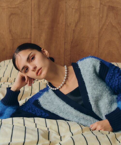 Editt by YECCA VECCA（エディットバイイェッカヴェッカ）の「ブロッキングMIX編みカーディガン（カーディガン/ボレロ・レディース・グレー/ブルー・FREE）」の10枚目の写真