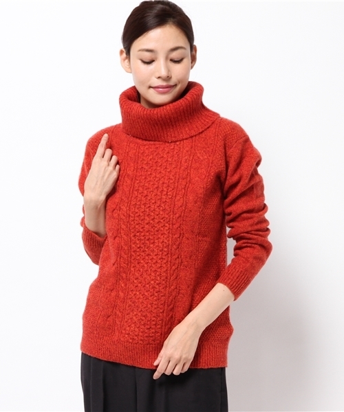 AVIREX（アヴィレックス）の「avirex/ アヴィレックス/ CABLE TURTLE KNIT PULL OVER/ｹｰﾌﾞﾙﾀｰﾄﾙﾆｯﾄﾌﾟﾙｵｰﾊﾞｰ（ニット/セーター・レディース・レッド/グレー・フリー）」の2枚目の写真