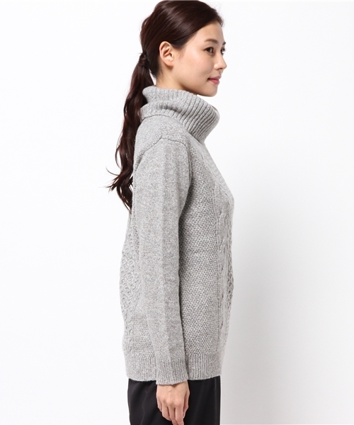 AVIREX（アヴィレックス）の「avirex/ アヴィレックス/ CABLE TURTLE KNIT PULL OVER/ｹｰﾌﾞﾙﾀｰﾄﾙﾆｯﾄﾌﾟﾙｵｰﾊﾞｰ（ニット/セーター・レディース・レッド/グレー・フリー）」の4枚目の写真