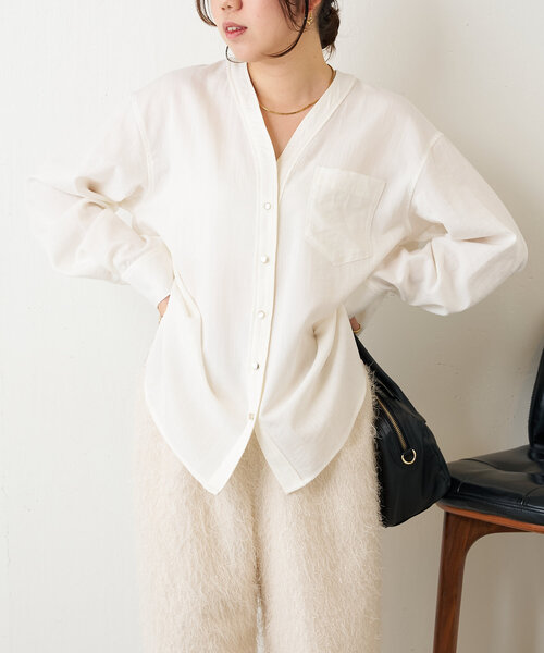 金ボタントロミVシャツ（シャツ/ブラウス）｜Jena espace merveilleux（ジェナ エスパスメルヴェイユ）
