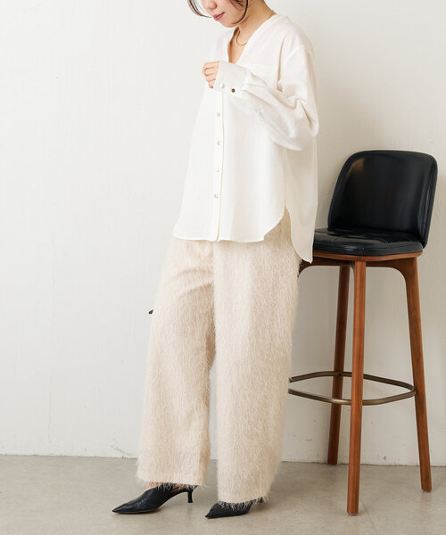 Jena espace merveilleux(ジェナ エスパスメルヴェイユ)の「金ボタントロミVシャツ(シャツ/ブラウス・レディース・ブラック/オフホワイト/グリーン・FREE)」の5枚目の写真