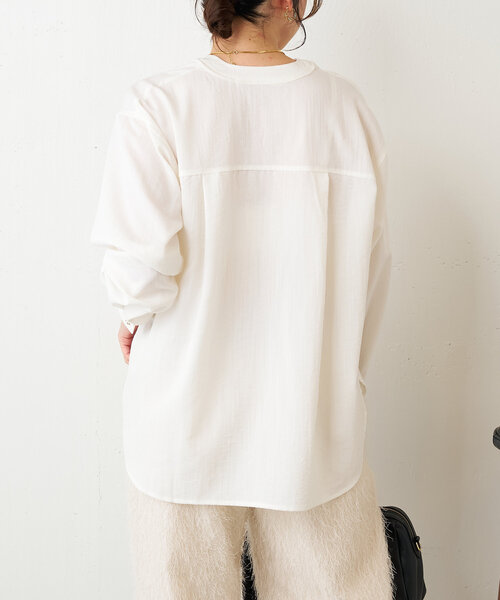 Jena espace merveilleux(ジェナ エスパスメルヴェイユ)の「金ボタントロミVシャツ(シャツ/ブラウス・レディース・ブラック/オフホワイト/グリーン・FREE)」の9枚目の写真