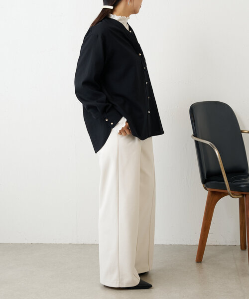 Jena espace merveilleux(ジェナ エスパスメルヴェイユ)の「金ボタントロミVシャツ(シャツ/ブラウス・レディース・ブラック/オフホワイト/グリーン・FREE)」の20枚目の写真